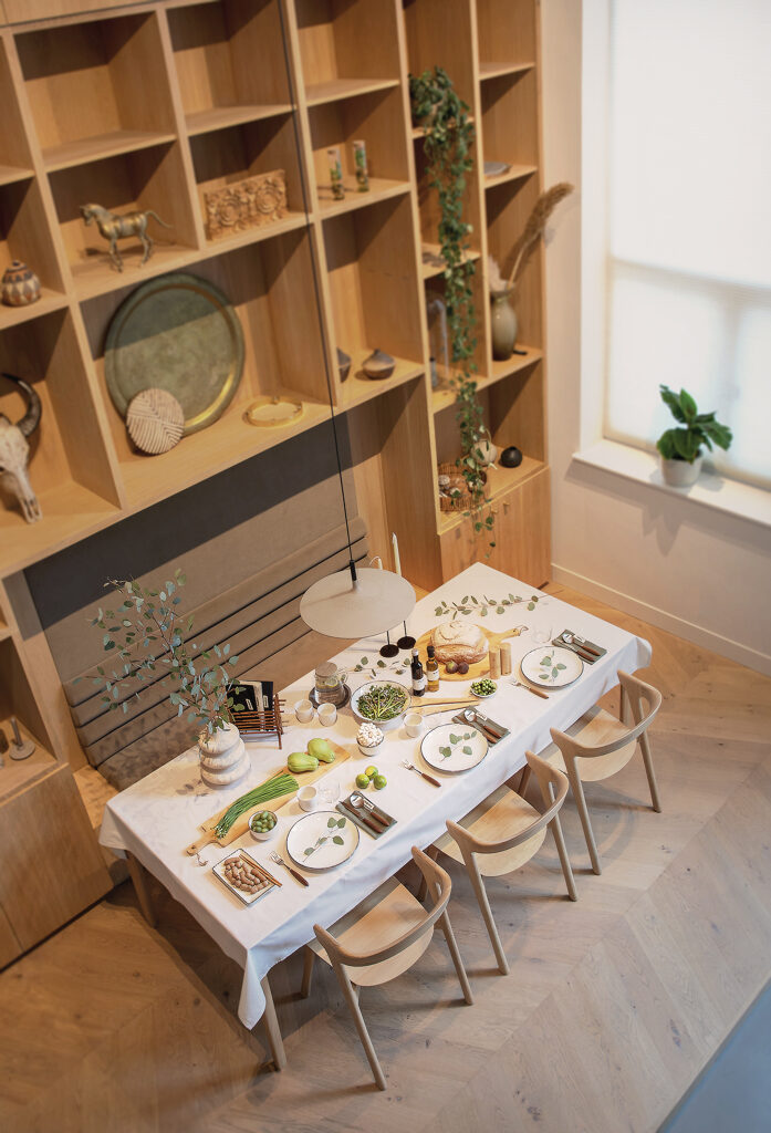 Ukiyo salad bowl with bamboo salad server