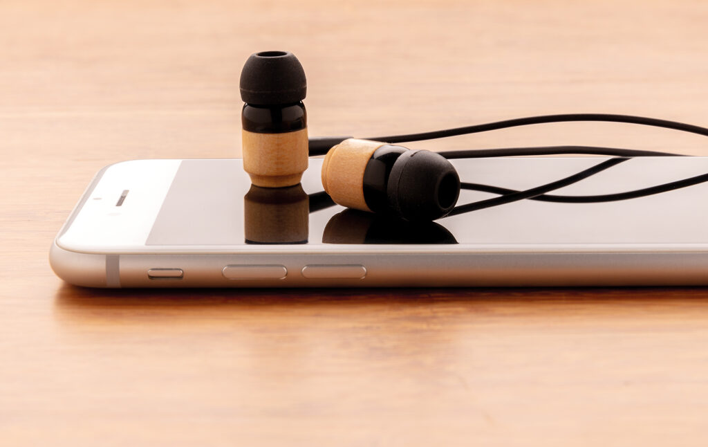 Bamboo wireless earbuds