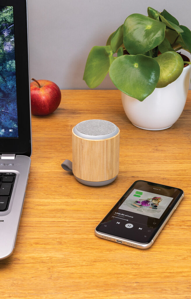 Bamboo and fabric 3W wireless speaker