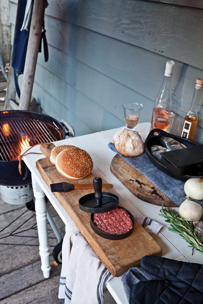 BBQ set with hamburger press and brush