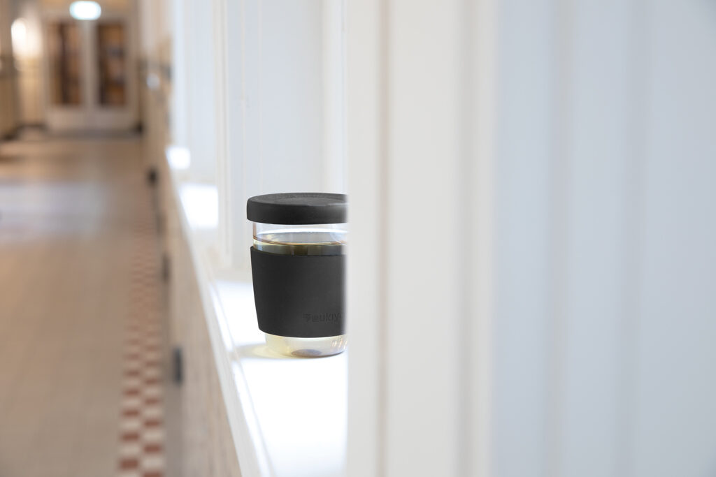 Ukiyo borosilicaat glas met siliconen deksel en sleeve