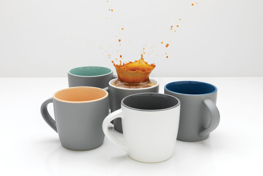 Ceramic mug with coloured inner