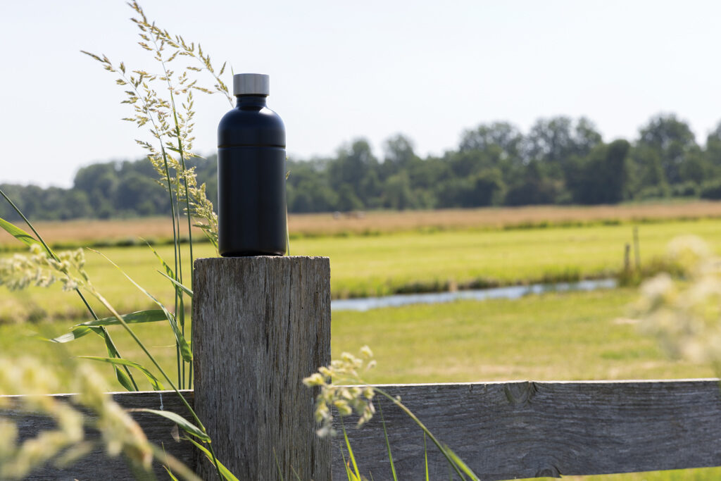 Bouteille pour boisson gazeuse en acier recyclé RCS