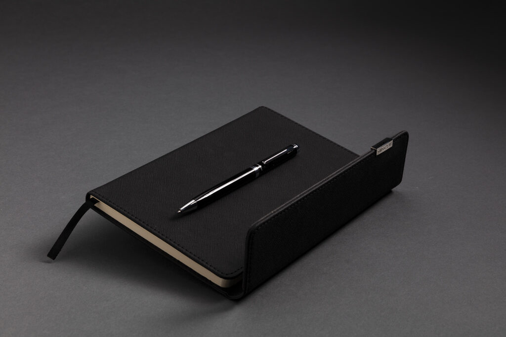 Swiss Peak deluxe A5 notebook and pen set