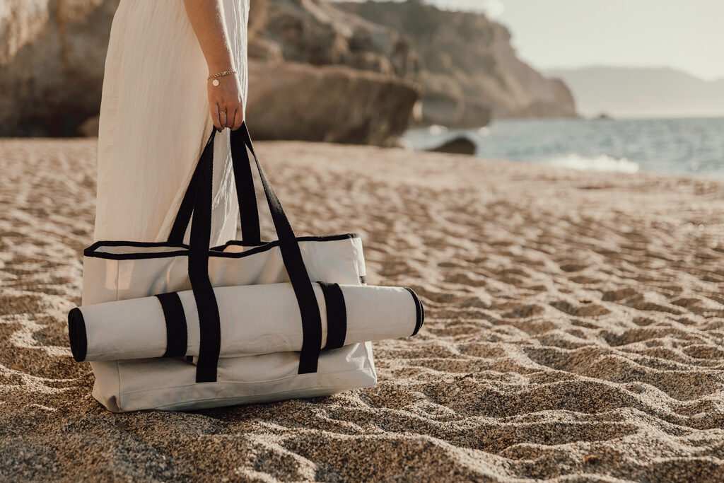 VINGA Volonne AWARE™ recycled canvas beach bag